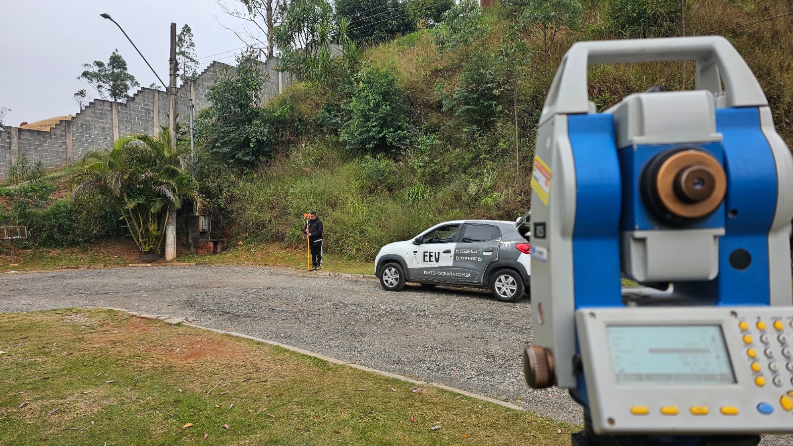 Empresa ou Profissional de Topografia em SP: Qual Escolher?
